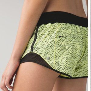 lululemon Hotty Hot Short *2.5" insm, size 6